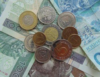 Зарплата у Польщі 2022: брутто і нетто, – чому така велика різниця між сумою у договорі та "на руки"