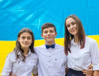 Як підлітку знайти роботу у Польщі: що треба знати українській молоді для працевлаштування
